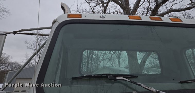 image for item DS5299 1997 International 8100 semi truck