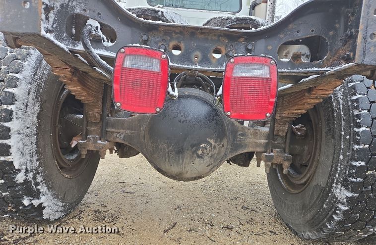 image for item DS5299 1997 International 8100 semi truck