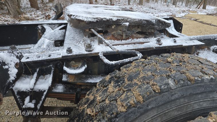 image for item DS5299 1997 International 8100 semi truck