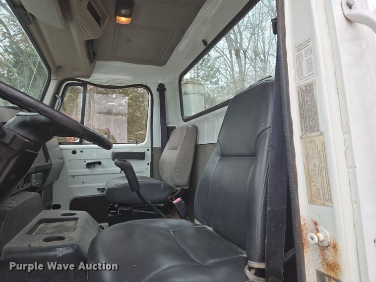 image for item DS5299 1997 International 8100 semi truck