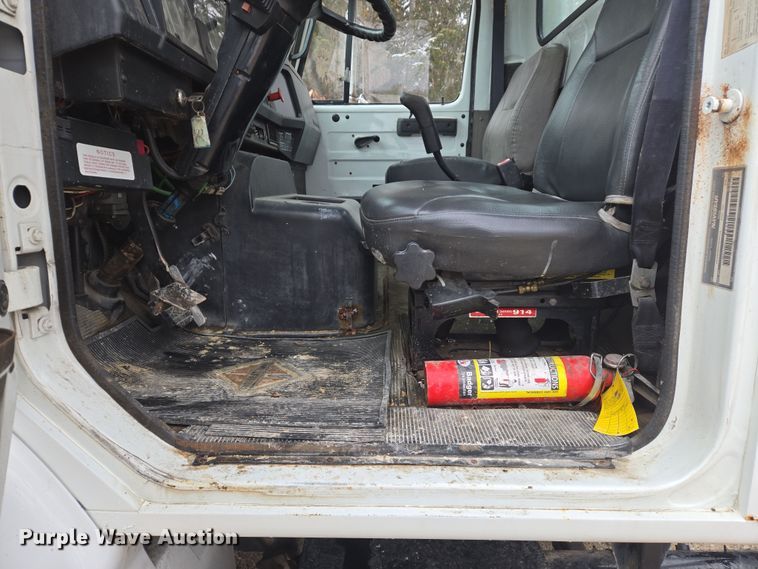 image for item DS5299 1997 International 8100 semi truck