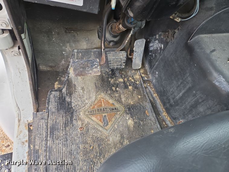 image for item DS5299 1997 International 8100 semi truck