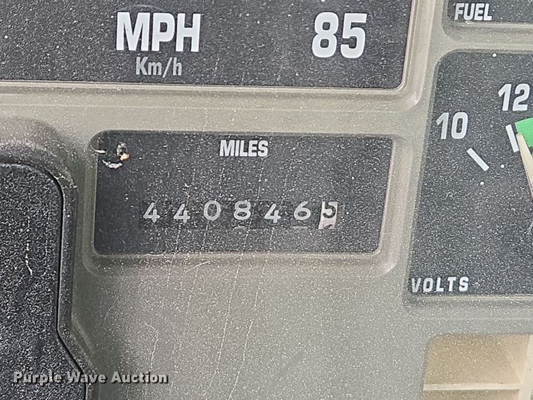 image for item DS5299 1997 International 8100 semi truck