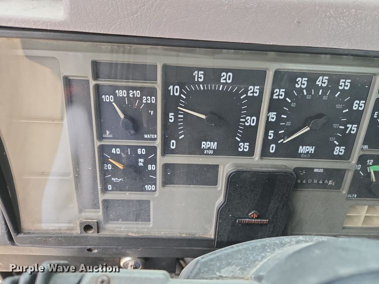 image for item DS5299 1997 International 8100 semi truck