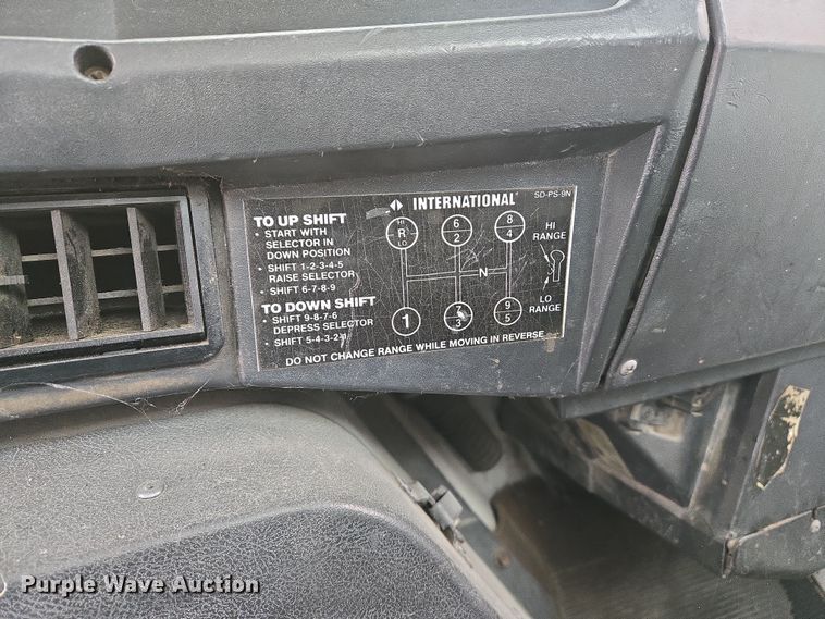 image for item DS5299 1997 International 8100 semi truck