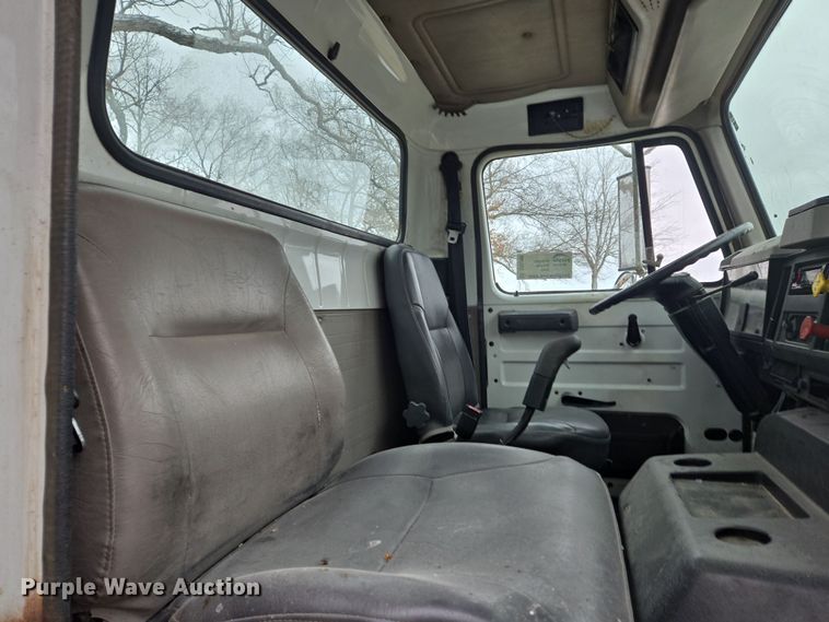 image for item DS5299 1997 International 8100 semi truck