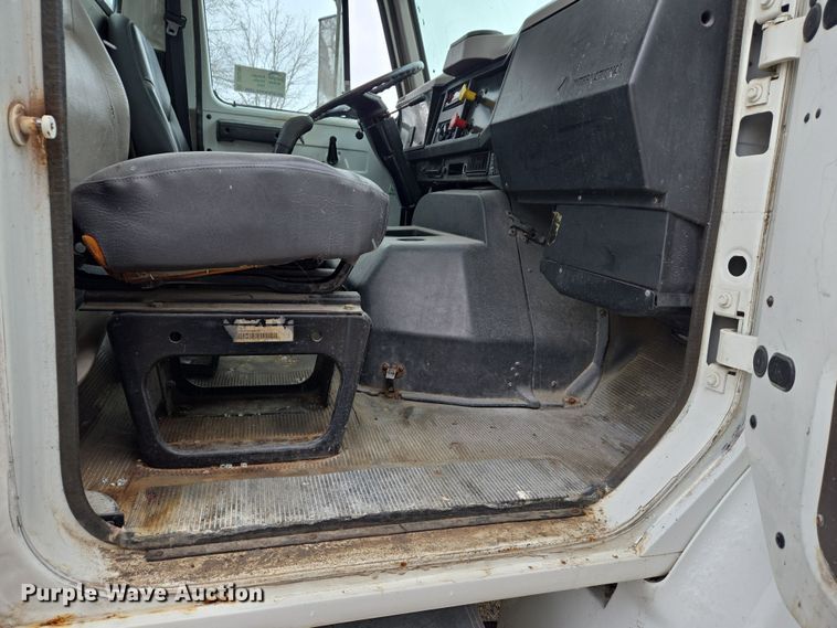 image for item DS5299 1997 International 8100 semi truck