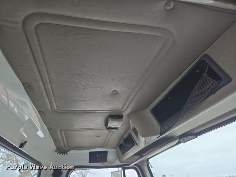 image for item DS5299 1997 International 8100 semi truck