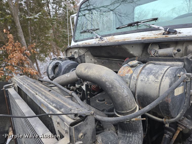 image for item DS5299 1997 International 8100 semi truck