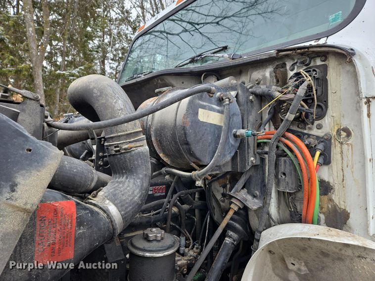 image for item DS5299 1997 International 8100 semi truck