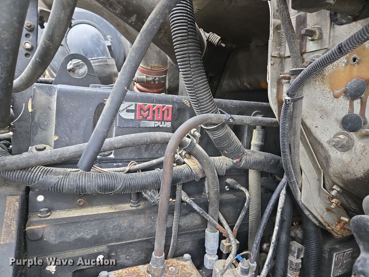 image for item DS5299 1997 International 8100 semi truck