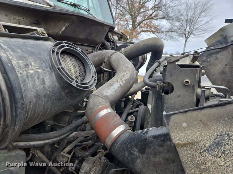 image for item DS5299 1997 International 8100 semi truck