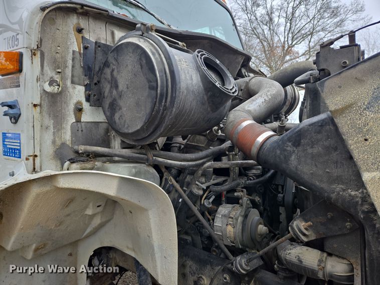 image for item DS5299 1997 International 8100 semi truck