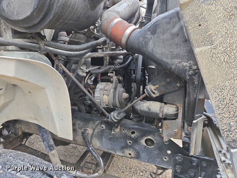 image for item DS5299 1997 International 8100 semi truck