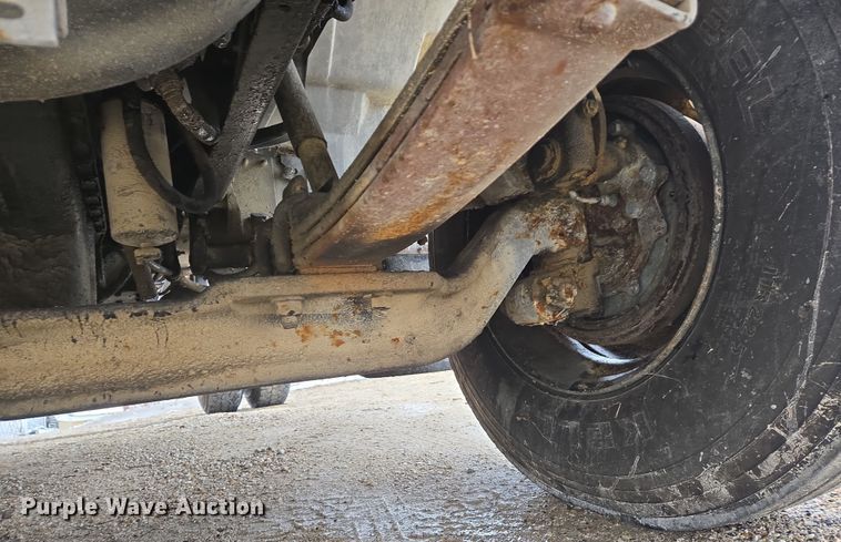 image for item DS5299 1997 International 8100 semi truck