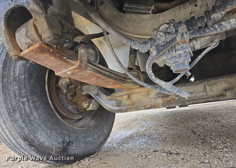 image for item DS5299 1997 International 8100 semi truck