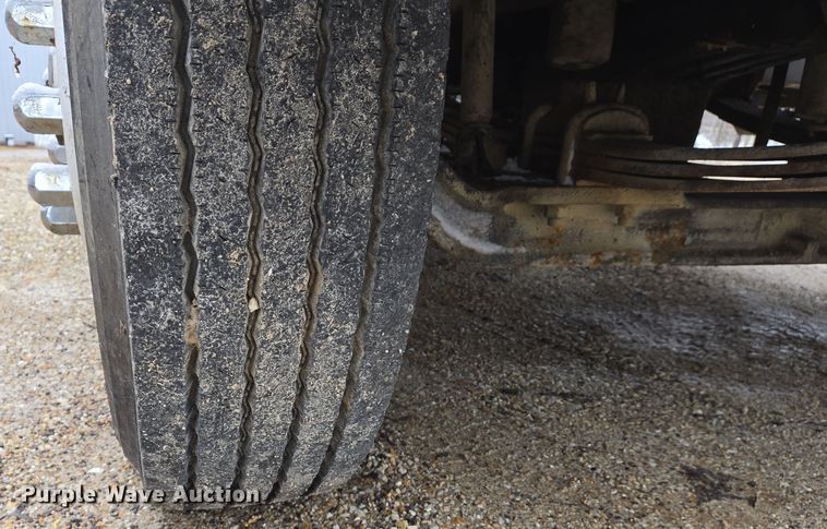 image for item DS5299 1997 International 8100 semi truck