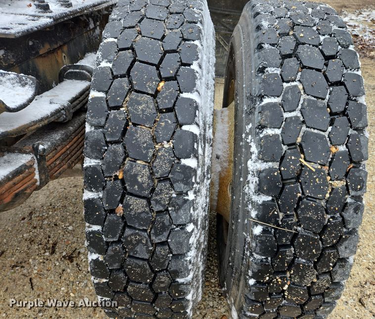 image for item DS5299 1997 International 8100 semi truck