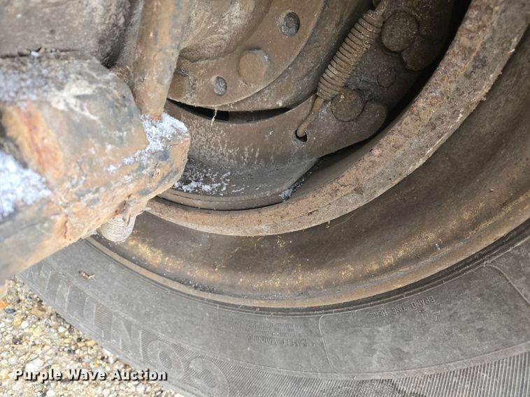 image for item DS5299 1997 International 8100 semi truck