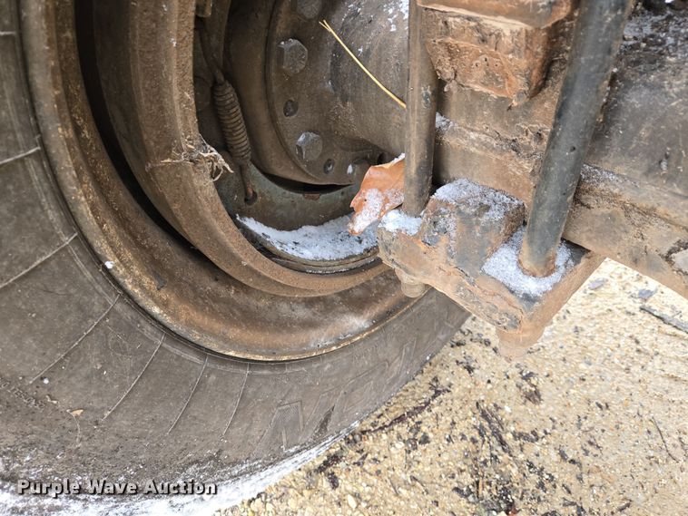 image for item DS5299 1997 International 8100 semi truck