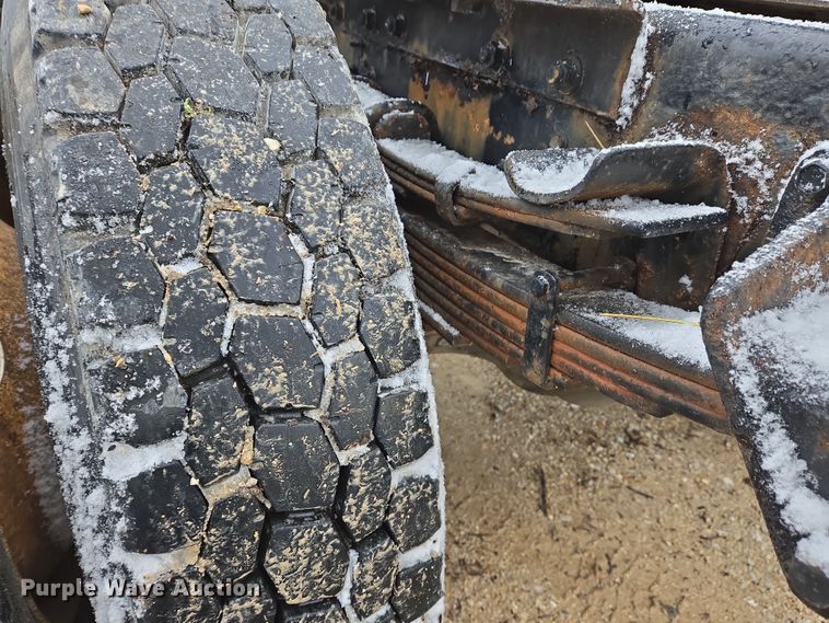 image for item DS5299 1997 International 8100 semi truck