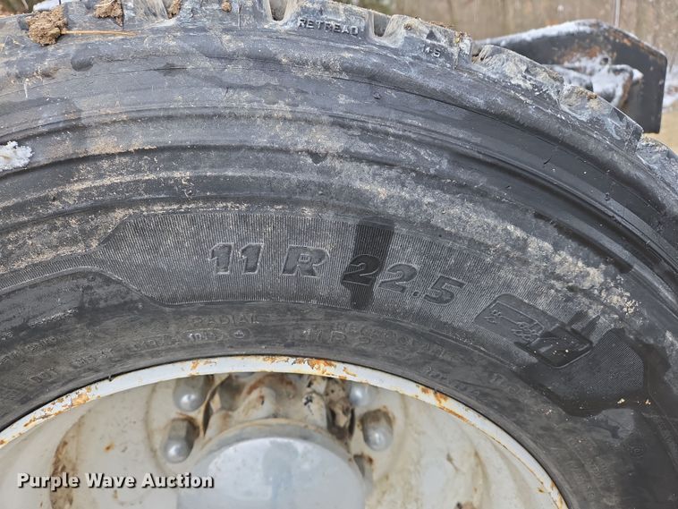 image for item DS5299 1997 International 8100 semi truck