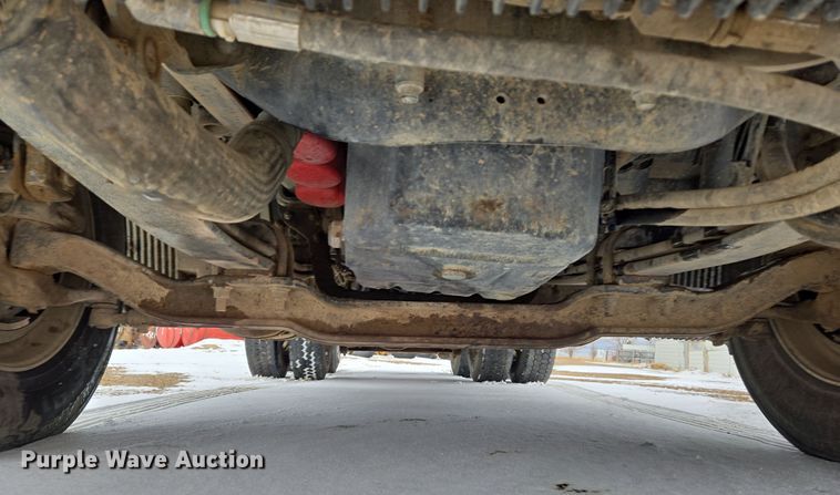 image for item DT7056 2014 Volvo VNM semi truck