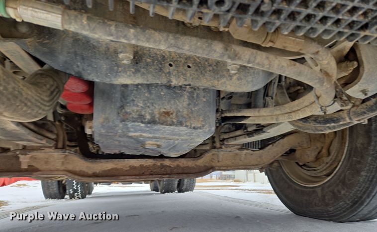 image for item DT7056 2014 Volvo VNM semi truck