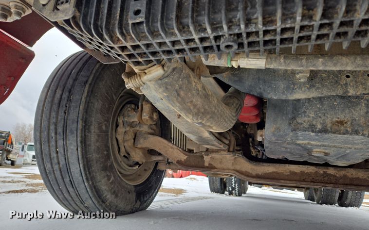 image for item DT7056 2014 Volvo VNM semi truck