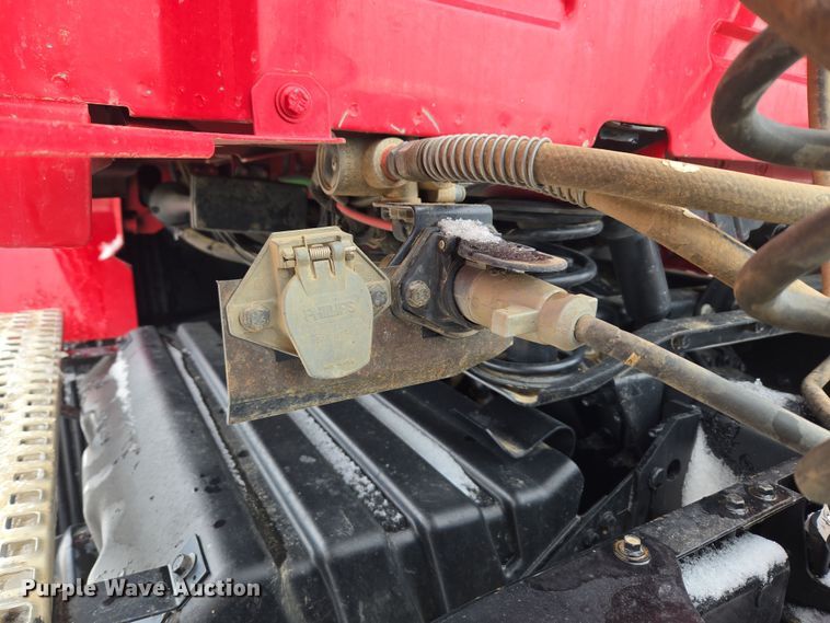 image for item DT7056 2014 Volvo VNM semi truck