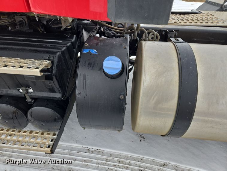 image for item DT7056 2014 Volvo VNM semi truck