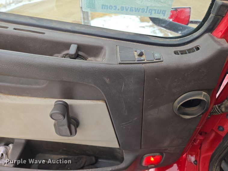 image for item DT7056 2014 Volvo VNM semi truck