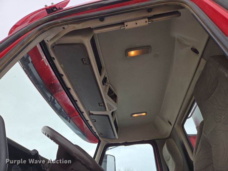 image for item DT7056 2014 Volvo VNM semi truck