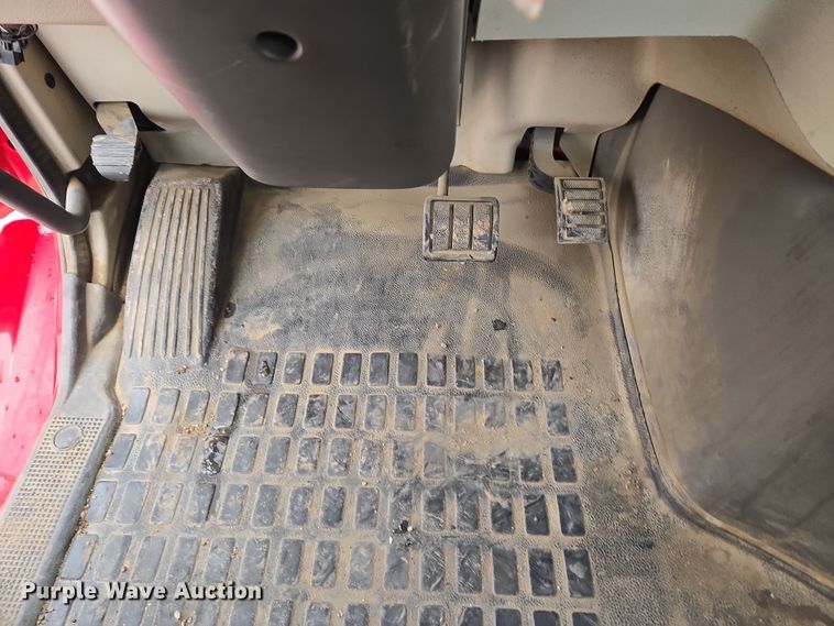 image for item DT7056 2014 Volvo VNM semi truck