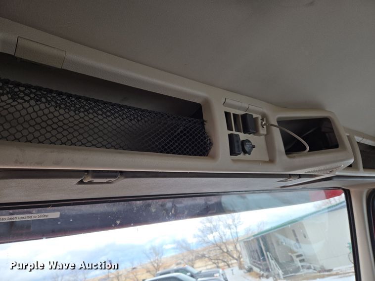 image for item DT7056 2014 Volvo VNM semi truck