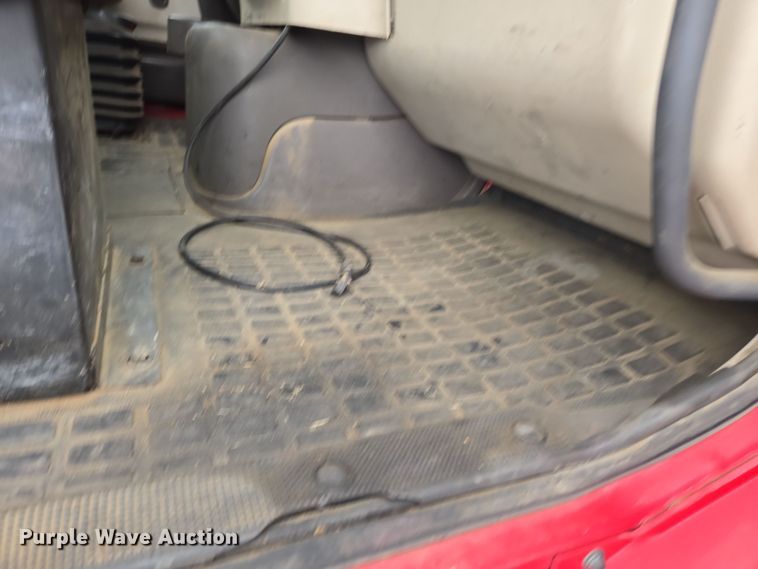 image for item DT7056 2014 Volvo VNM semi truck