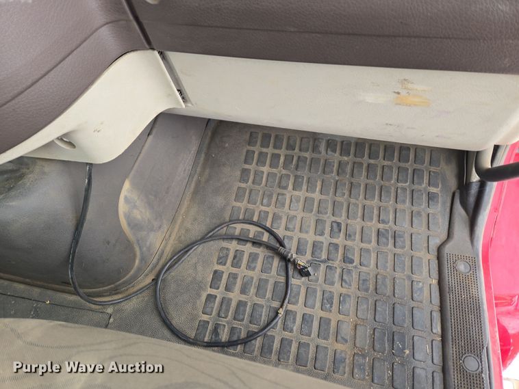 image for item DT7056 2014 Volvo VNM semi truck