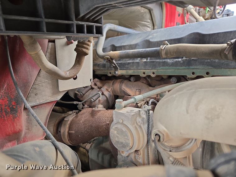 image for item DT7056 2014 Volvo VNM semi truck