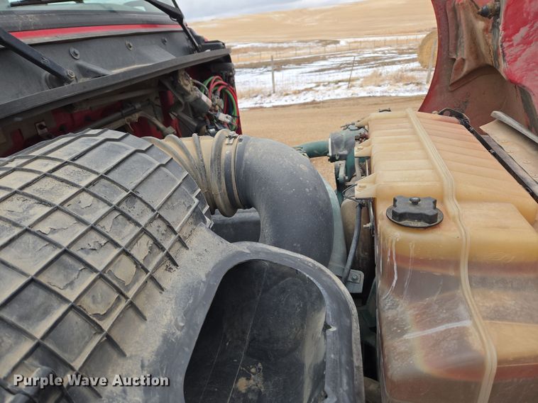 image for item DT7056 2014 Volvo VNM semi truck