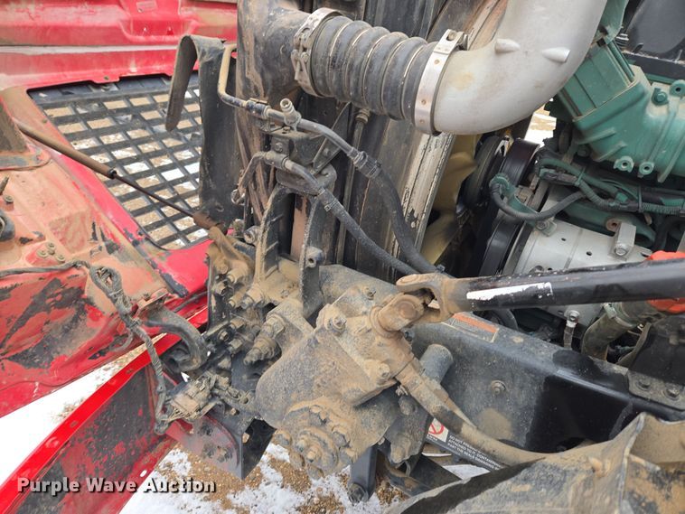 image for item DT7056 2014 Volvo VNM semi truck