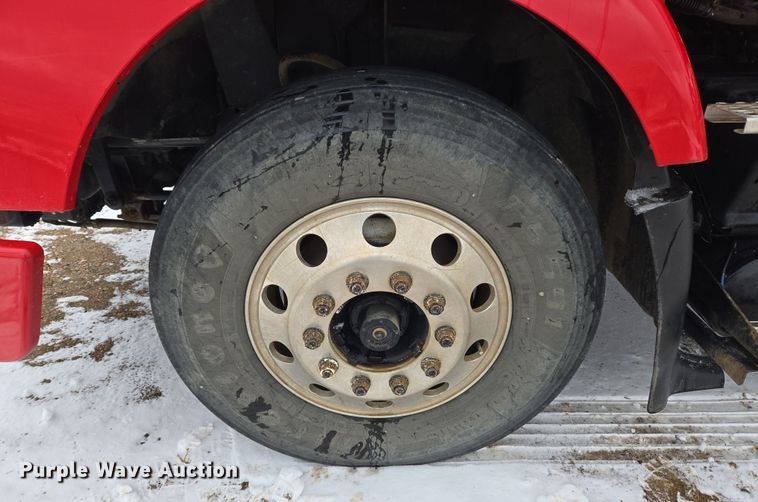 image for item DT7056 2014 Volvo VNM semi truck