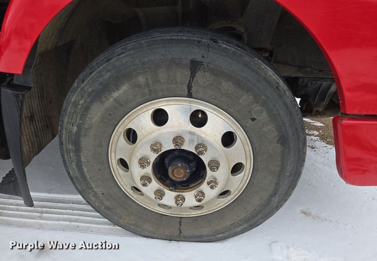 image for item DT7056 2014 Volvo VNM semi truck