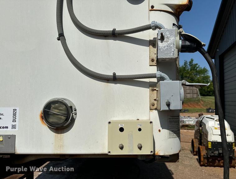 image for item DU3020 2005 Clark  CDCT-2005 refrigerated van trailer