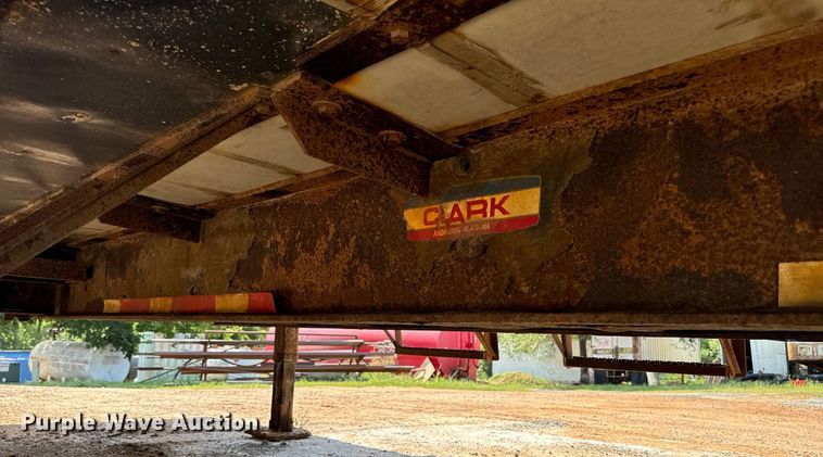 image for item DU3020 2005 Clark  CDCT-2005 refrigerated van trailer