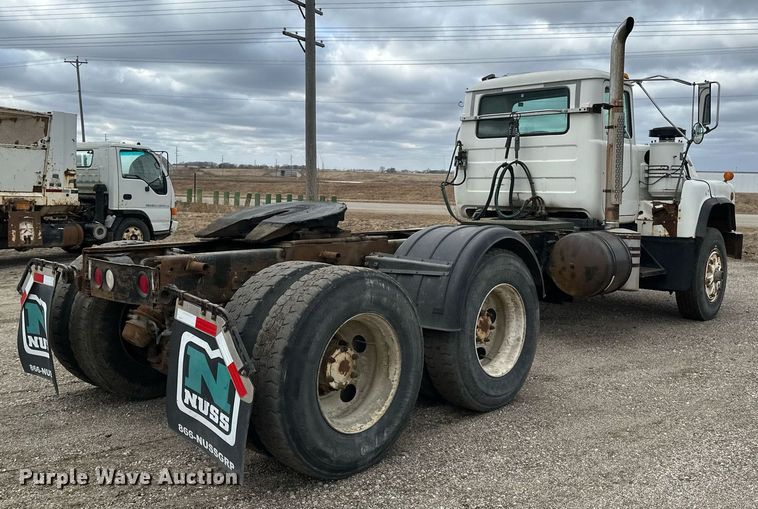 image for item DV0623 1995 Mack DM690S semi truck