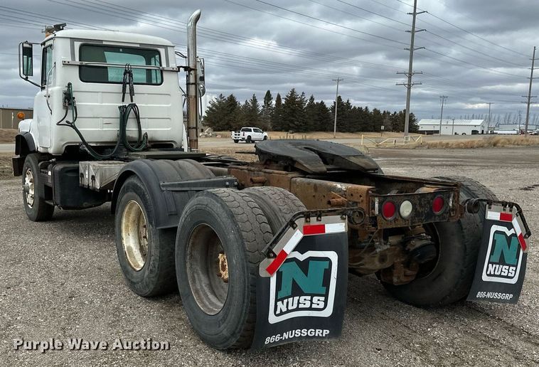 image for item DV0623 1995 Mack DM690S semi truck