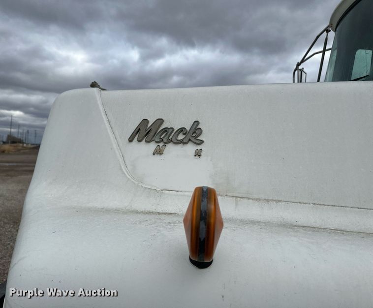 image for item DV0623 1995 Mack DM690S semi truck