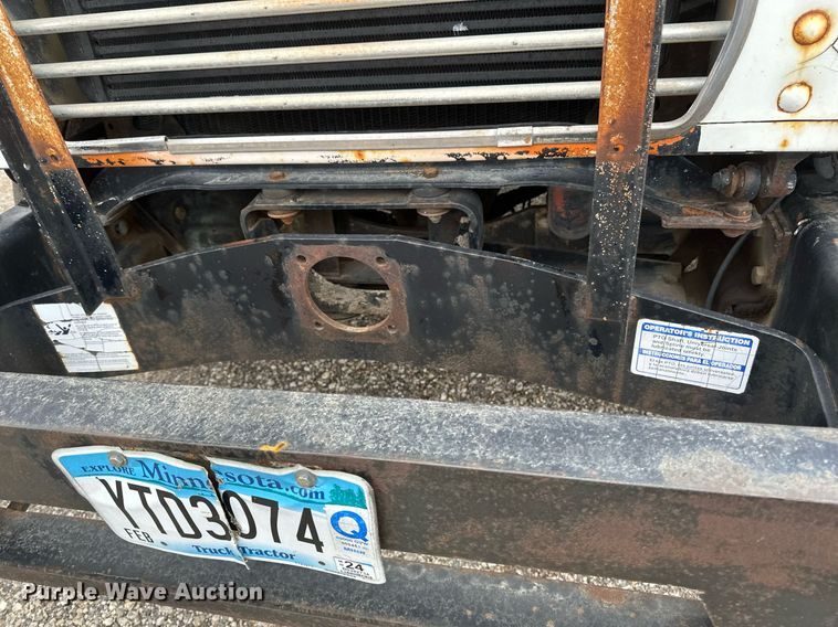 image for item DV0623 1995 Mack DM690S semi truck