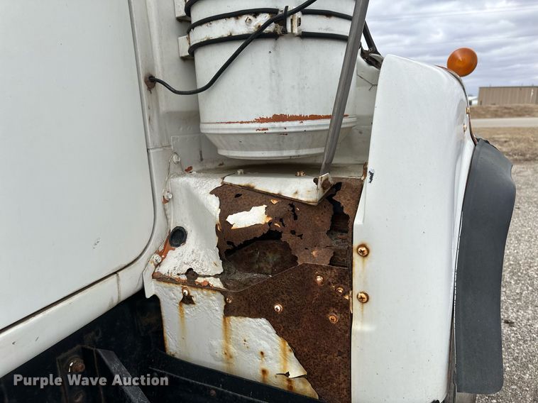 image for item DV0623 1995 Mack DM690S semi truck