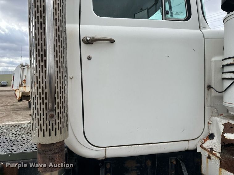 image for item DV0623 1995 Mack DM690S semi truck